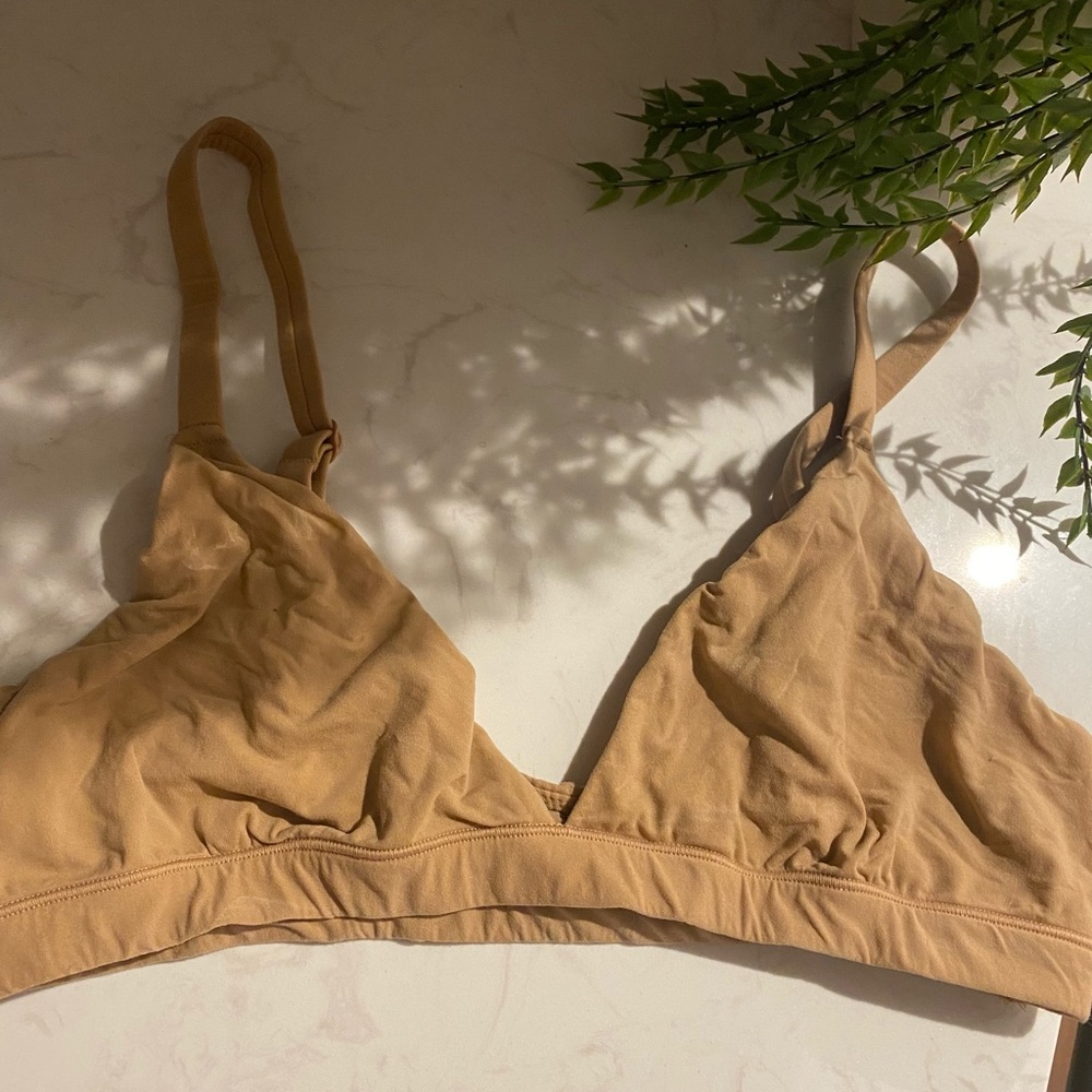 SKIMS fits everybody triangle bralette M tan